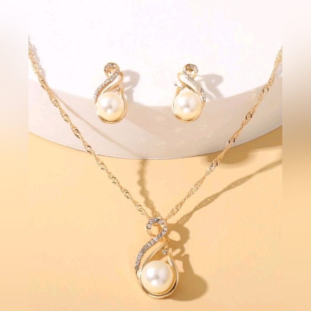 🤍▪️NEW 3 piece set faux pearl water drop pendant + earrings jewelry set